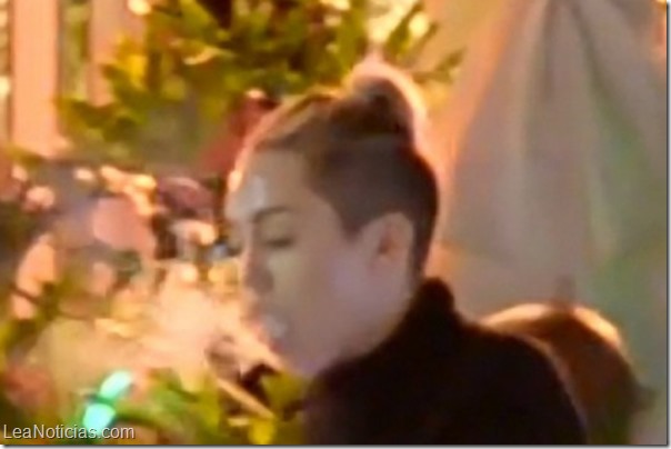 Miley Cyrus fumando marihuana