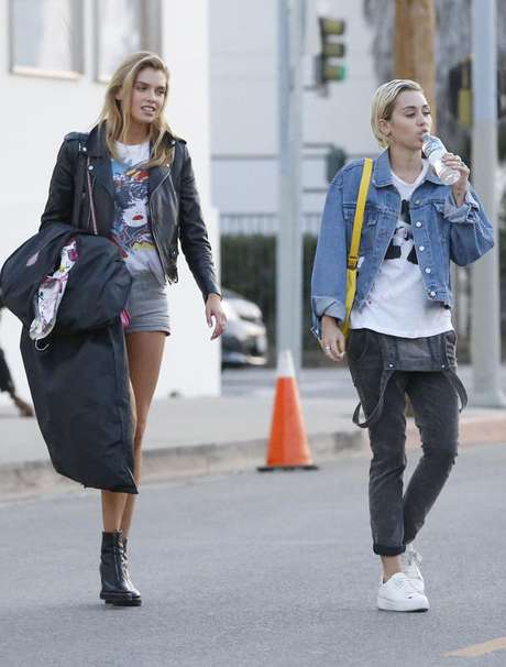 miley cyrus tiene novia: Stella Maxwell
