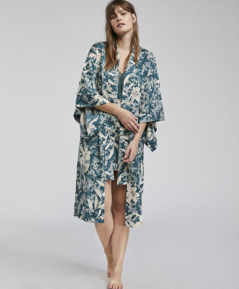 Modelo talla L en Oysho