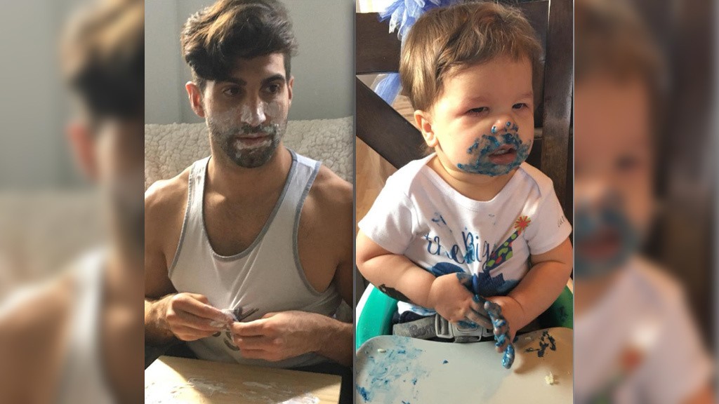 Modelo y su sobrino posando en la misma pose