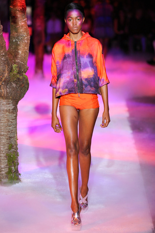 moncler_gamme_rouge___pasarela_441519763_320x480