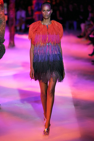 moncler_gamme_rouge___pasarela_589377934_320x480