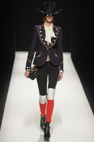 moschino____pasarela__815560177_320x480
