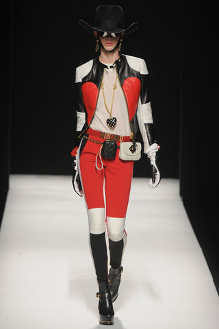 moschino____pasarela__992165110_320x480