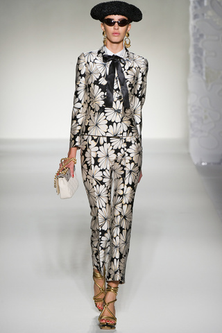 moschino___pasarela_156228367_320x480