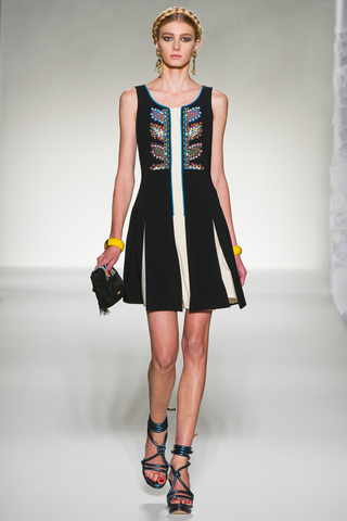 moschino___pasarela_326732395_320x480
