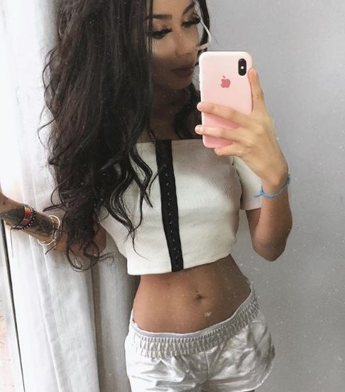 Muere la influencer Nara Almeida