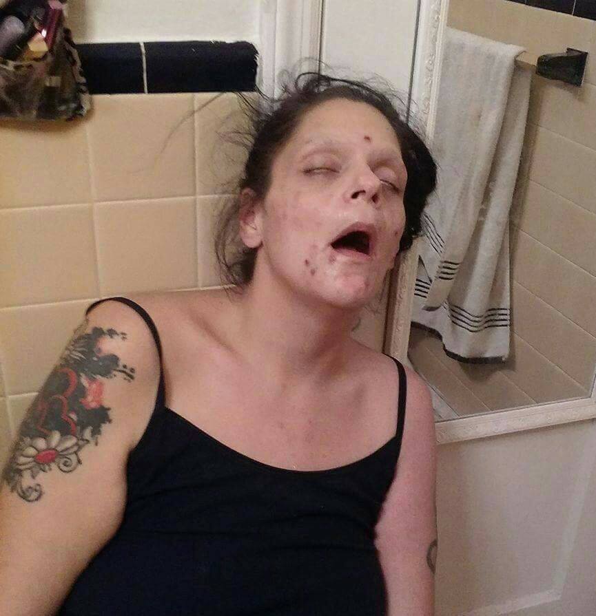 Mujer publica fotos de cuando era adicta 