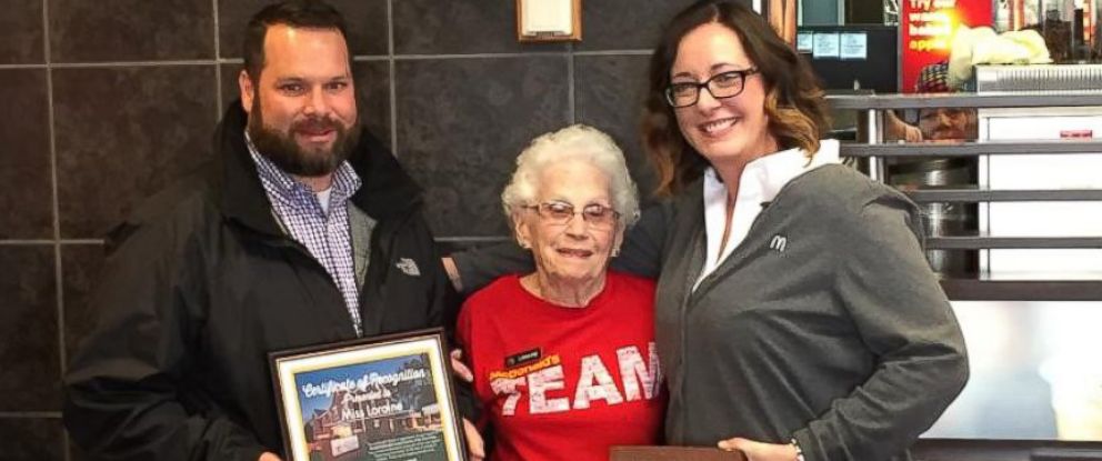 Mujer de 94 años trabajadora de McDonalds