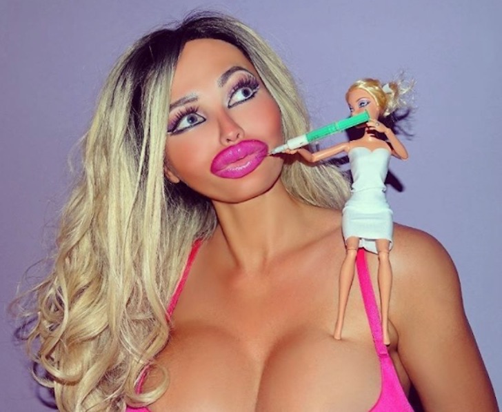 Mujer se opera para ser una muñeca sexual 