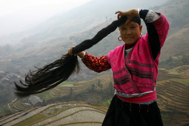 Pueblo chino con el pelo más largo del mundo