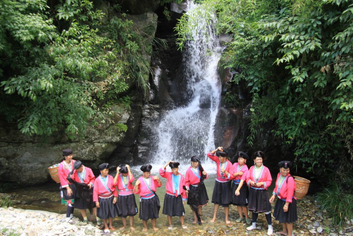 Pueblo chino con el pelo más largo del mundo