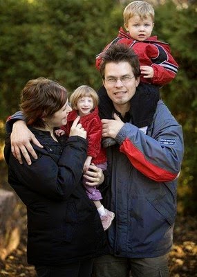 Kenadie, la niña más pequeña del mundo