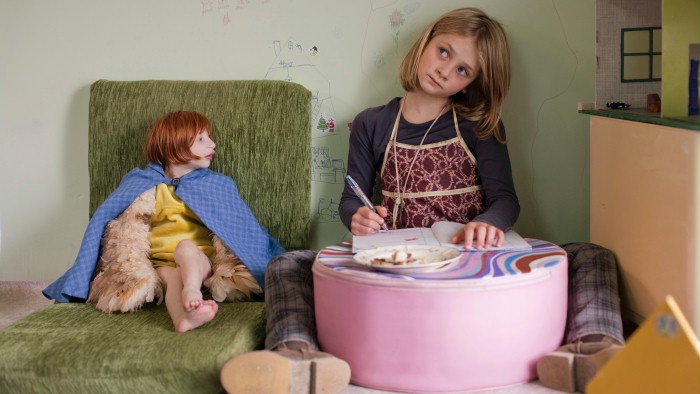 Kenadie, la niña más pequeña del mundo