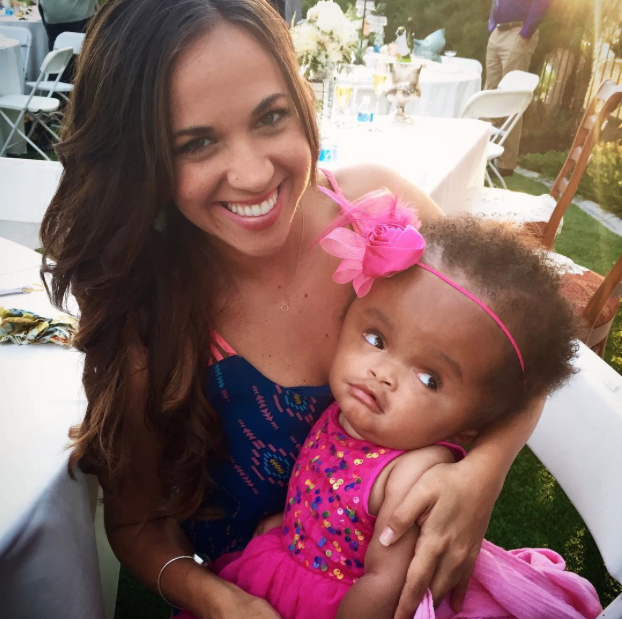 Niña rescatada de la basura en Haití