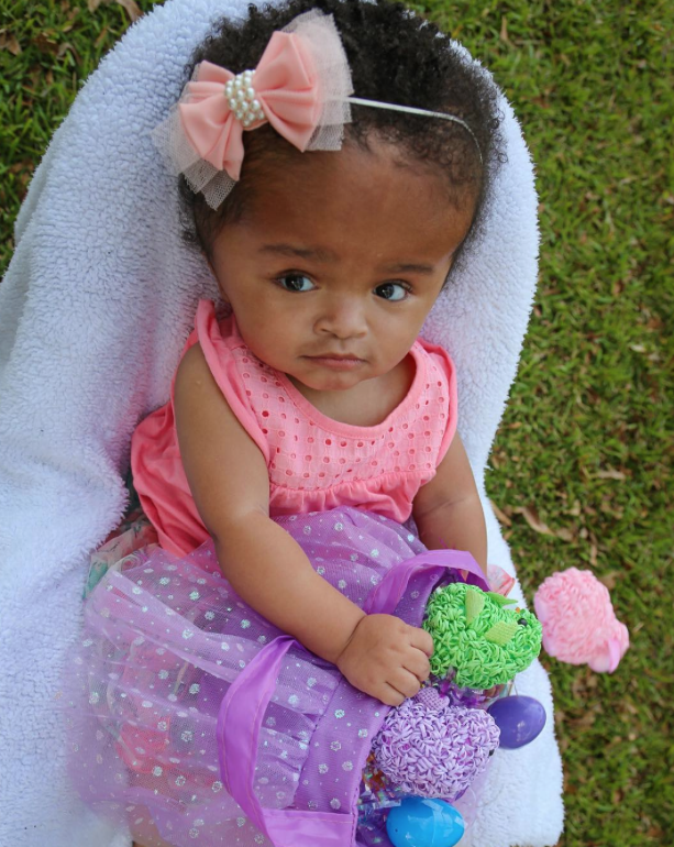 Niña rescatada de la basura en Haití