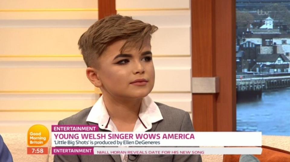 Niño maquillador de 12 años