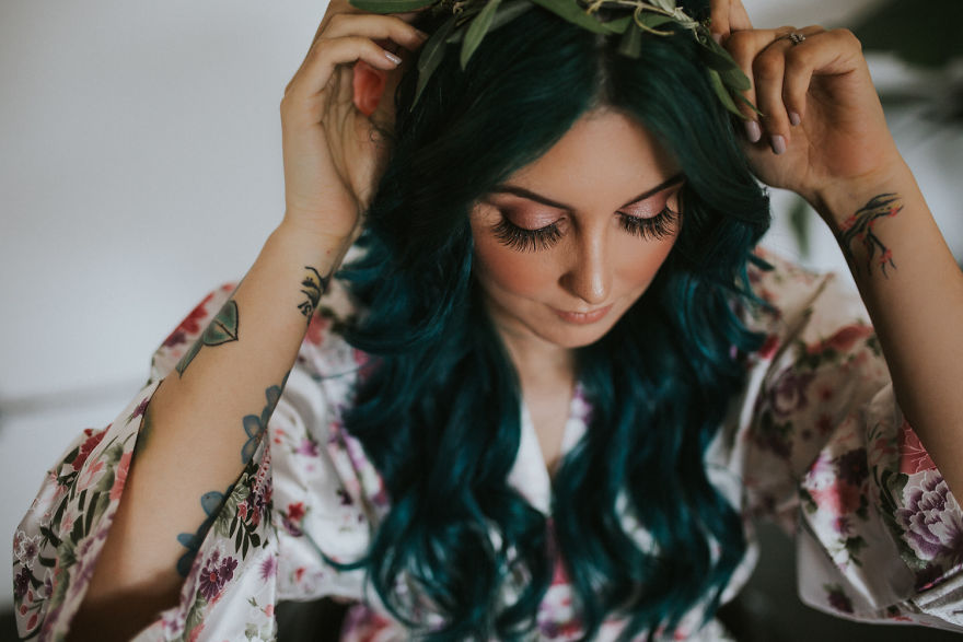 Novia paralítica sorprende a su esposo 