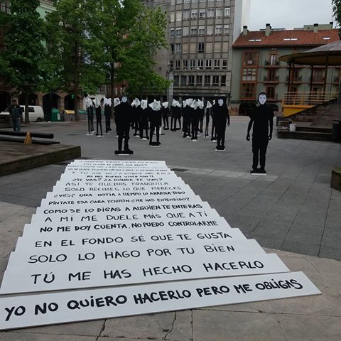 Deconstrucción: performance en Torrelavega contra el machismo