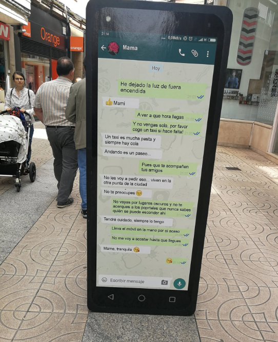 Deconstrucción: performance en Torrelavega contra el machismo