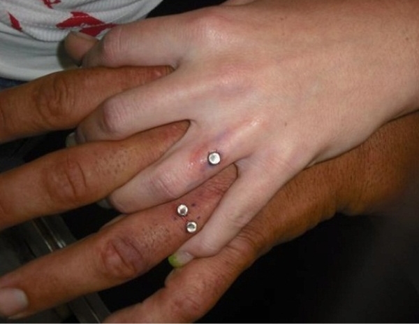 Piercings como alianza de bodas
