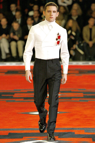 prada_menswear___pasarela_244981753_320x480