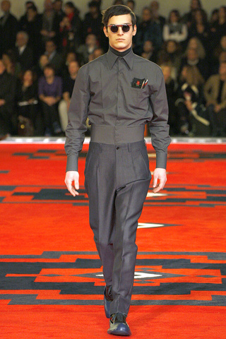 prada_menswear___pasarela_621858733_320x480