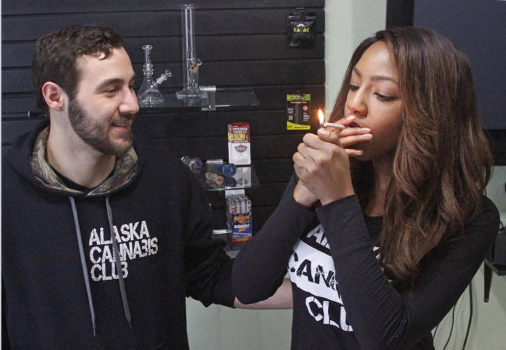 Presentadora a favor de la marihuana