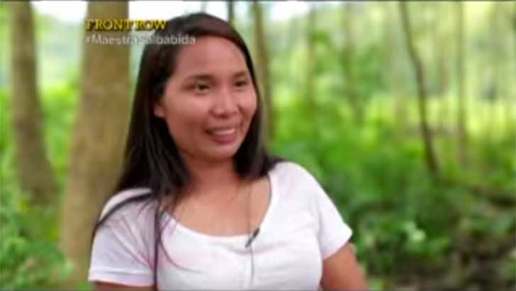 Cruza cinco ríos para dar clases