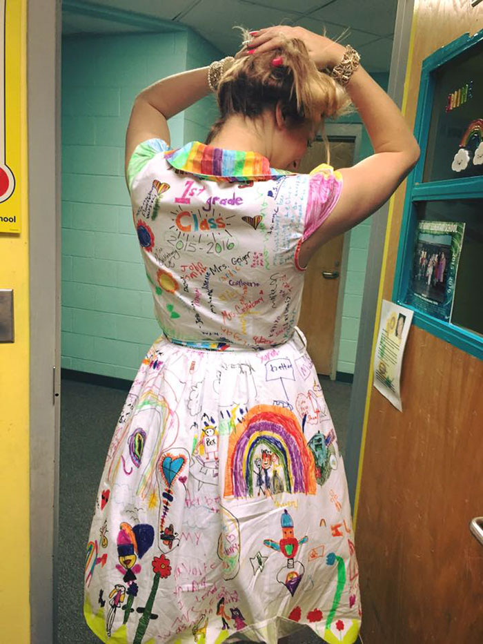 Pide a sus alumnos que pinten su vestido 