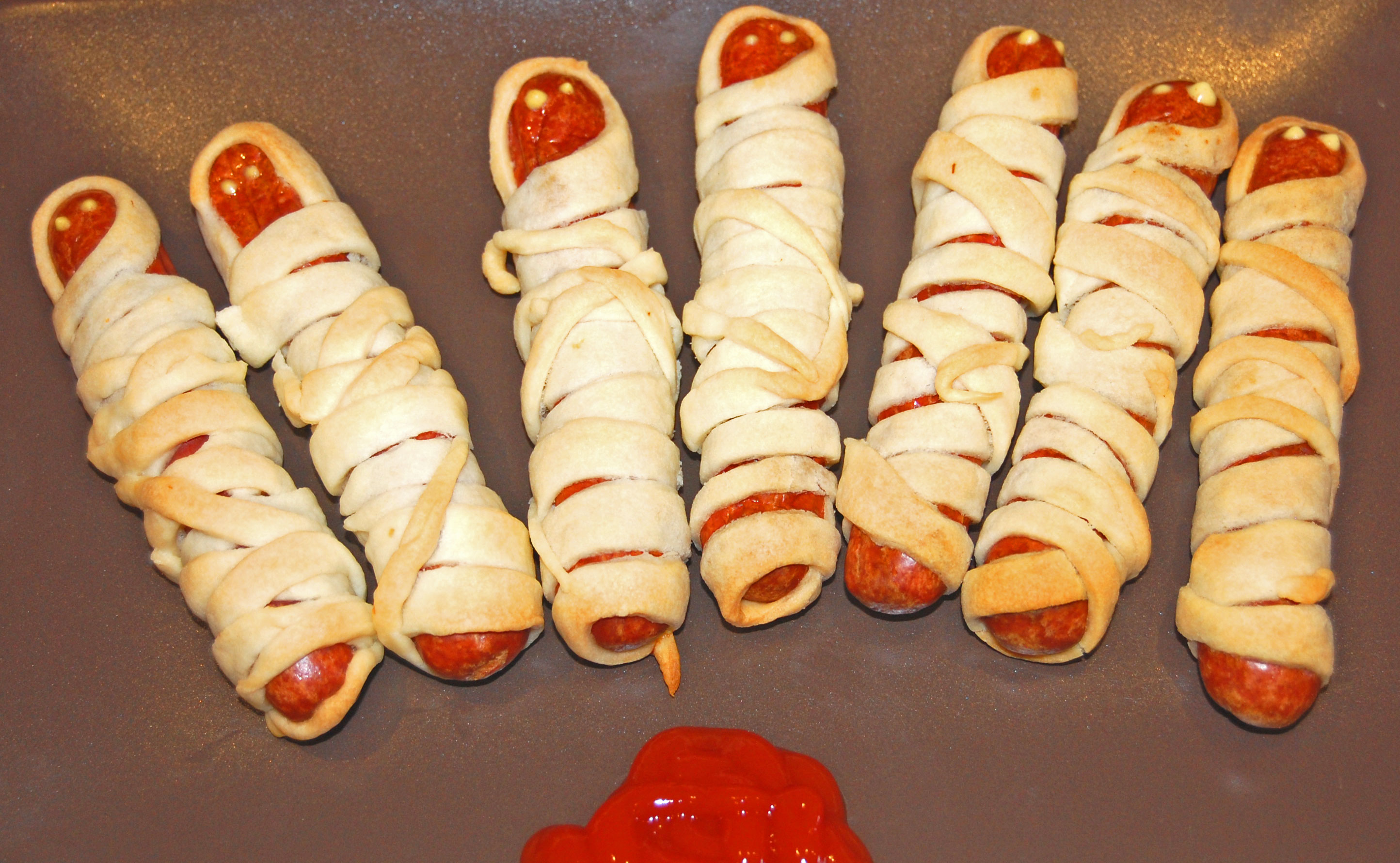 Momias de salchicha para Halloween
