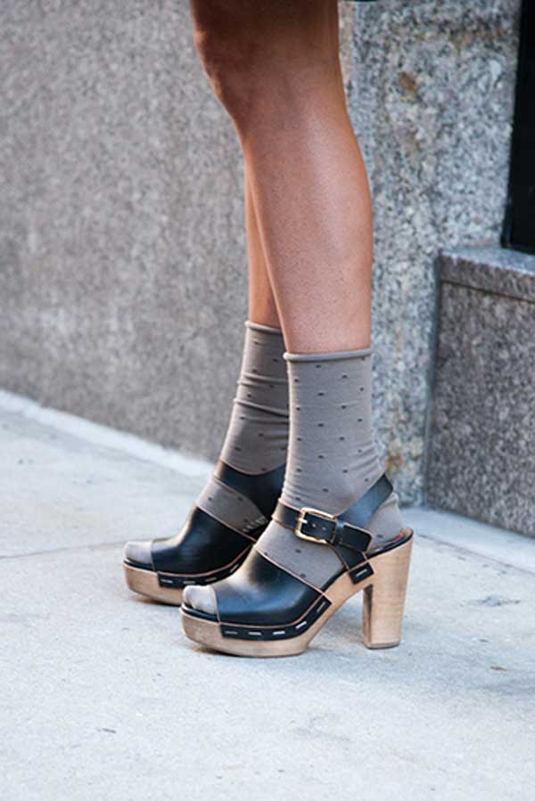 Tendencia sandalias con calcetines