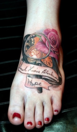 Moda de tatuajes de lupas