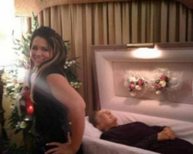 Concurso de selfies con muertos