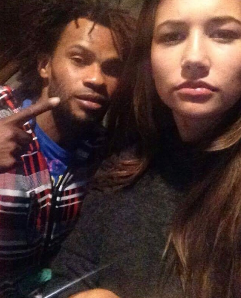 Se hace selfies con sus piropeadores para denunciar el acoso callejero 