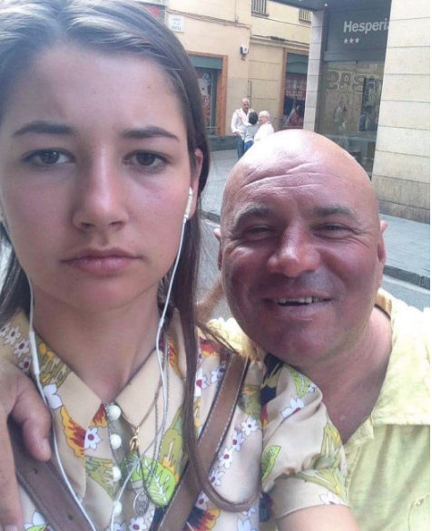 Se hace selfies con sus piropeadores para denunciar el acoso callejero 