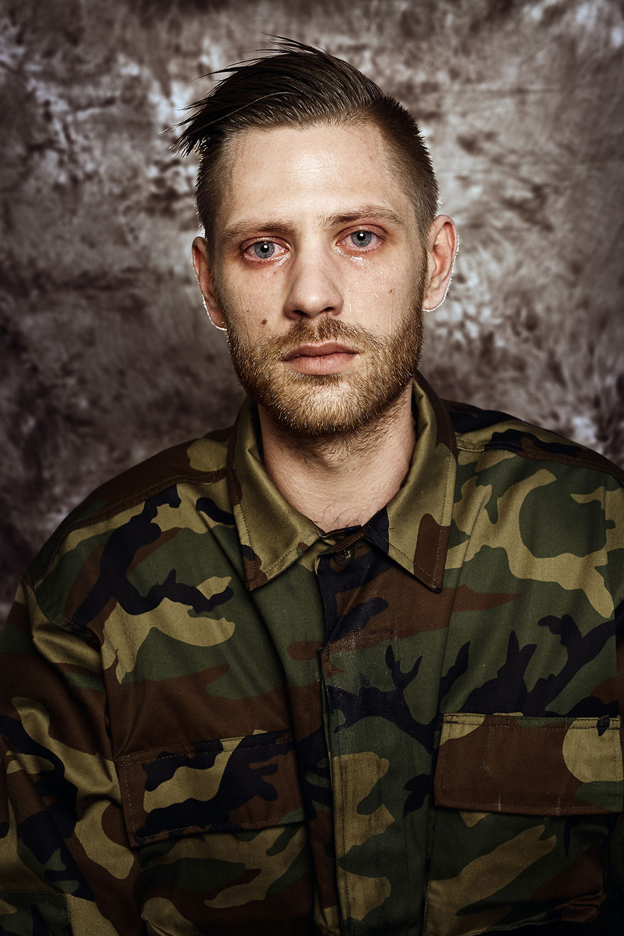 Militares lituanos llorando 