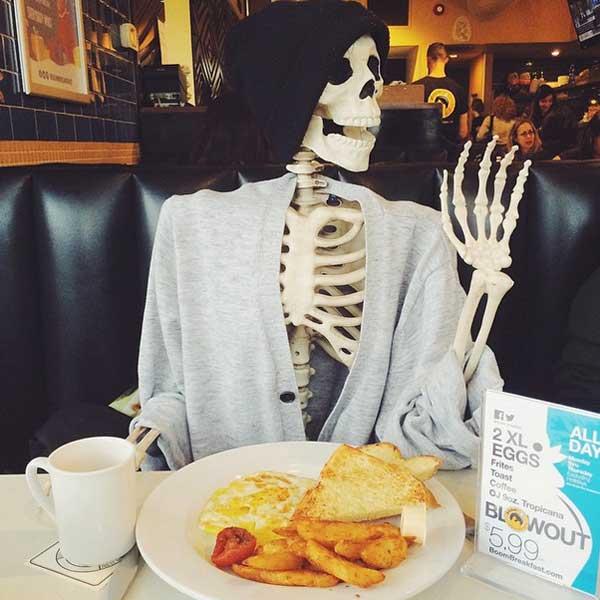 Skellie, el esqueleto de Instagram