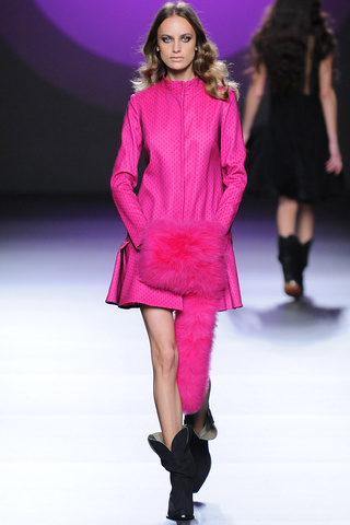 teresa_helbig___pasarela_403422195_320x480