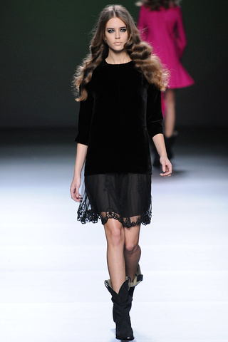 teresa_helbig___pasarela_427784635_320x480