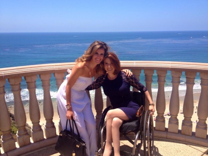 Así es usar Tinder en silla de ruedas 