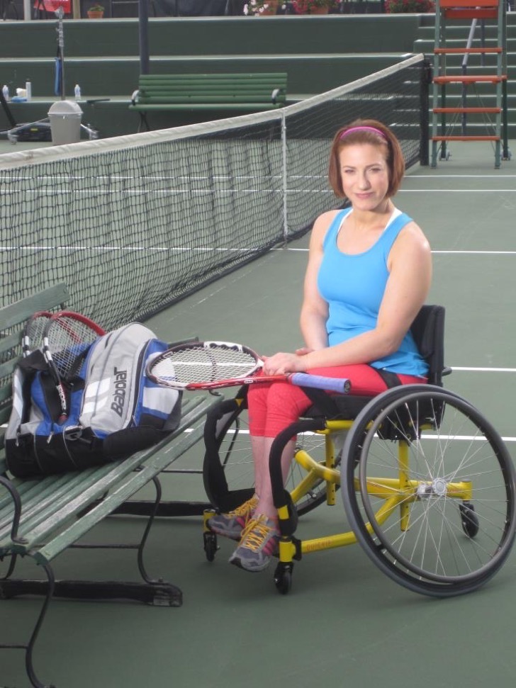 Así es usar Tinder en silla de ruedas 