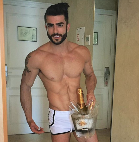 Hombres guapos y vino