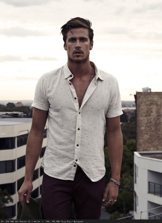 Tios buenos con ropa casual 