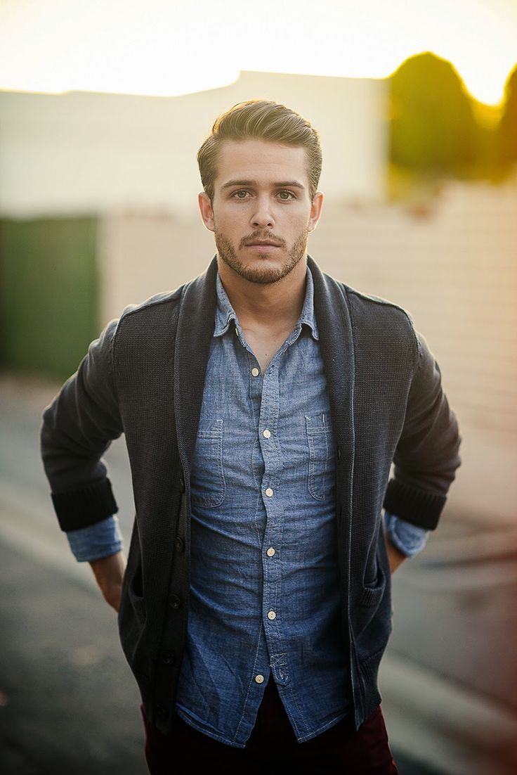 Tios buenos con ropa casual 