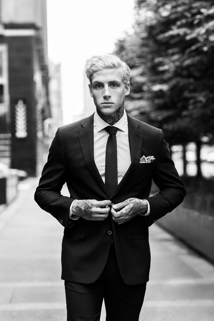 Tíos buenos con traje y corbata 