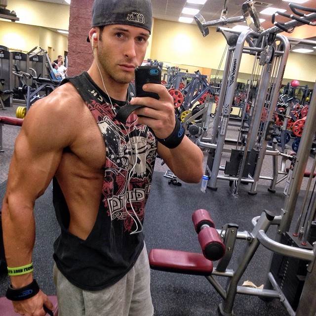 Tíos buenos en el gimnasio 