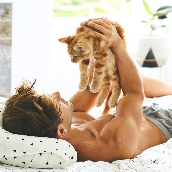 Tíos buenos y gatitos