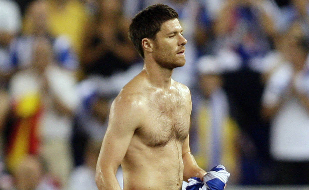 Los pectorales de Xabi Alonso