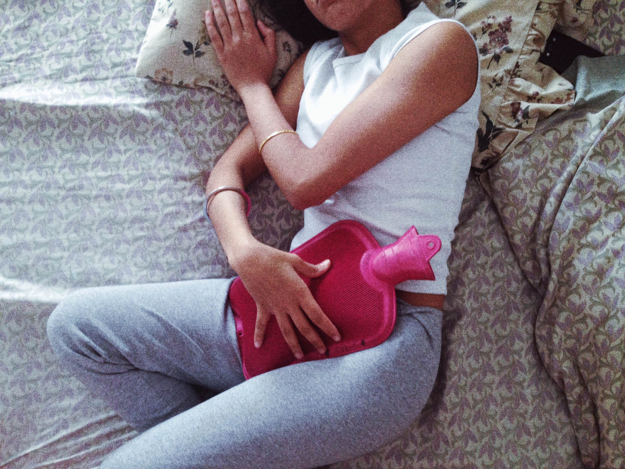 Fotos menstruación de Rupi Kaur